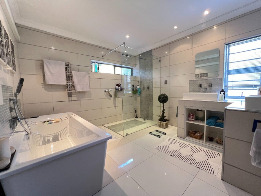 4 Bedroom Property for Sale in Jeffreys Bay Central Eastern Cape